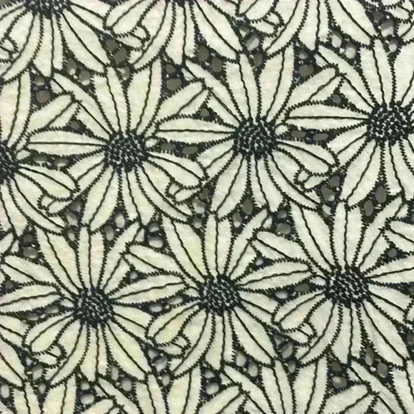 J. McLaughlin Floral Eyelet Black White Top Blouse Short Sleeve Size Small - Picture 2 of 8